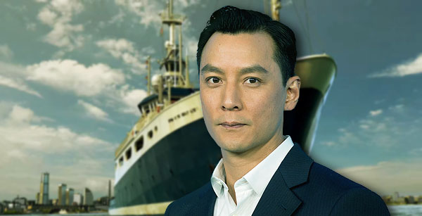Daniel Wu (hajókapitány szerepében)